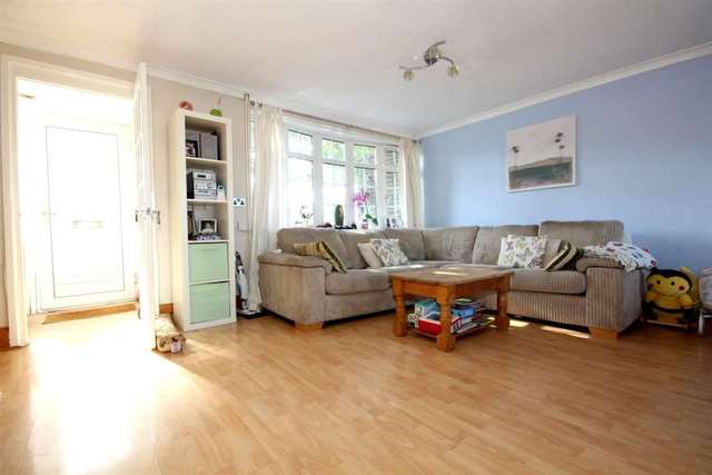  Image of 2 Bedroom Detached for sale at Cambrian Way  Hemel Hempstead, HP2 5TA