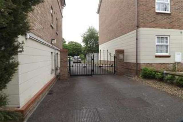  Image of 1 Bedroom Flat to rent at Grays, RM16 6RZ