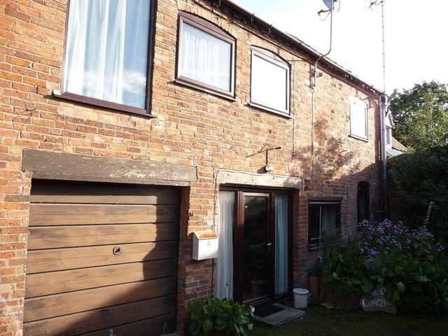  Image of 2 Bedroom Flat to rent at Chapel Street  Wellesbourne, CV35 9QU