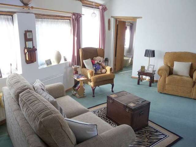  Image of 2 Bedroom Flat to rent at Chapel Street  Wellesbourne, CV35 9QU