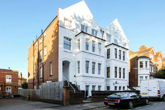  Image of 1 Bedroom Flat for sale at Surbiton Surrey, KT6 4TL