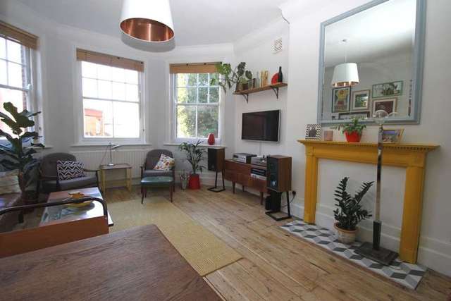  Image of 1 Bedroom Flat for sale at Surbiton Surrey, KT6 4TL