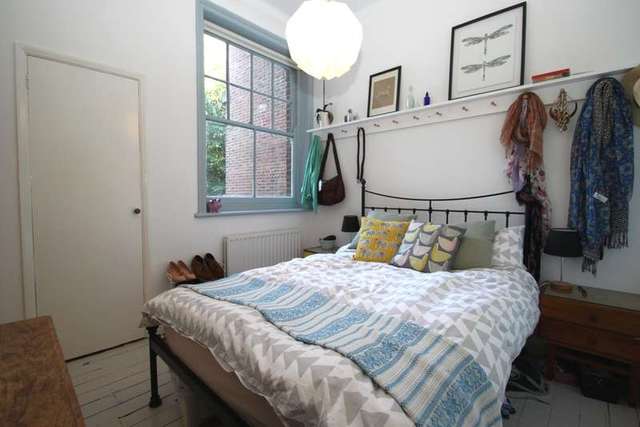  Image of 1 Bedroom Flat for sale at Surbiton Surrey, KT6 4TL