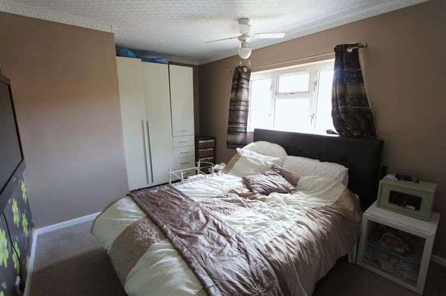  Image of 2 Bedroom Property for sale at Dartmouth Walk  Hull, HU4 7JU
