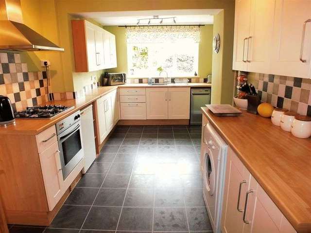  Image of 4 Bedroom Semi-Detached for sale at Evans Lane  Kidlington, OX5 2JA