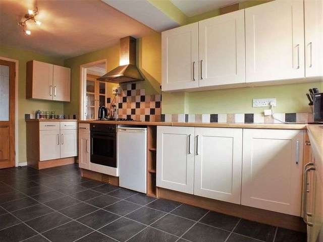  Image of 4 Bedroom Semi-Detached for sale at Evans Lane  Kidlington, OX5 2JA