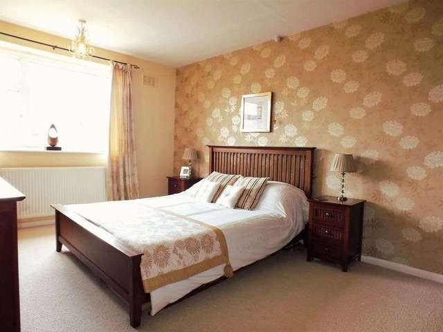  Image of 4 Bedroom Semi-Detached for sale at Evans Lane  Kidlington, OX5 2JA