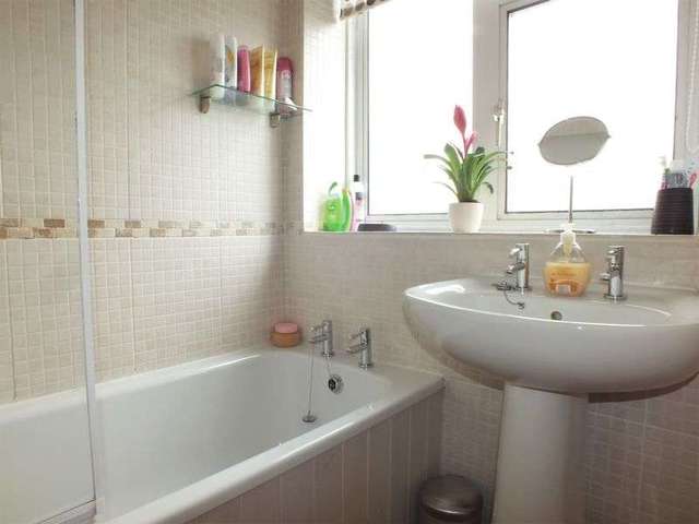  Image of 4 Bedroom Semi-Detached for sale at Evans Lane  Kidlington, OX5 2JA