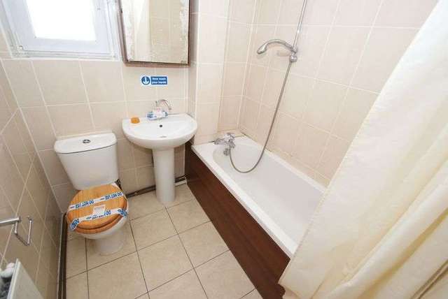  Image of 2 Bedroom Terraced for sale at Florence Close  Grays, RM20 4AE