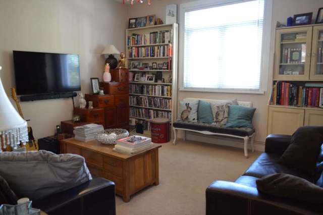  Image of 2 Bedroom Apartment to rent at High Street  Berkhamsted, HP4 1AJ