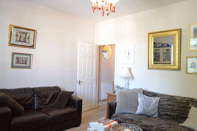  Image of 2 Bedroom Apartment to rent at High Street  Berkhamsted, HP4 1AJ