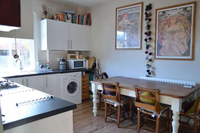  Image of 2 Bedroom Apartment to rent at High Street  Berkhamsted, HP4 1AJ