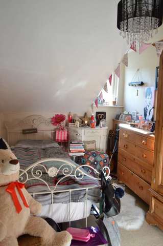  Image of 2 Bedroom Apartment to rent at High Street  Berkhamsted, HP4 1AJ