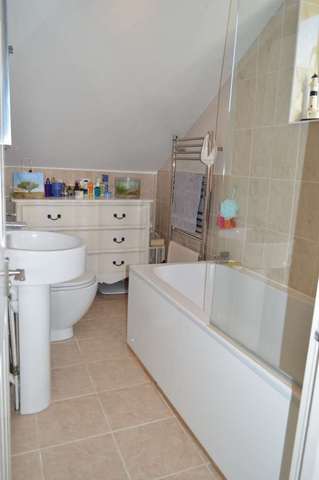  Image of 2 Bedroom Apartment to rent at High Street  Berkhamsted, HP4 1AJ