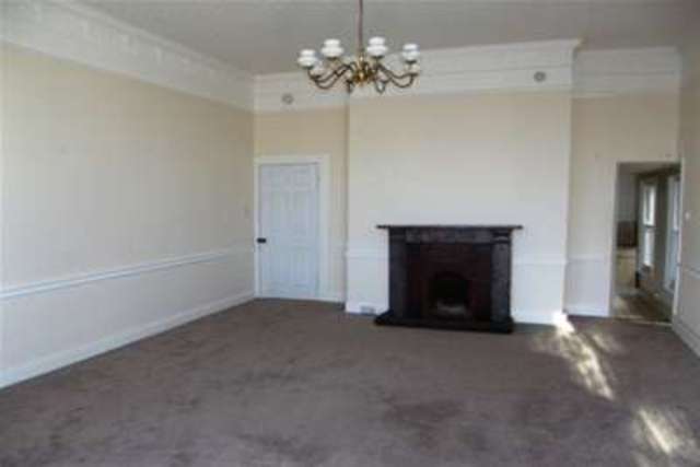  Image of 2 Bedroom Flat to rent at Ryde, PO33 2HN