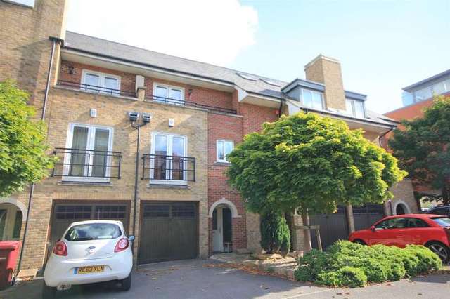  Image of 3 Bedroom Terraced to rent at Reading, RG1 2QE
