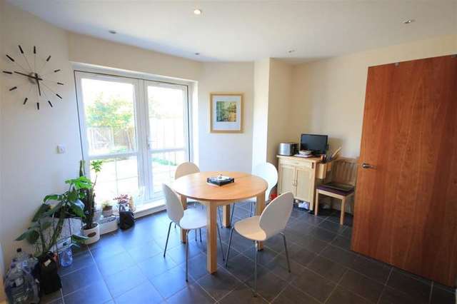  Image of 3 Bedroom Terraced to rent at Reading, RG1 2QE