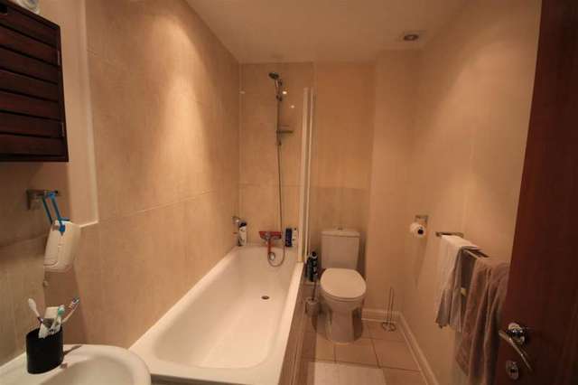  Image of 3 Bedroom Terraced to rent at Reading, RG1 2QE