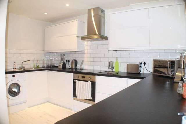  Image of 1 Bedroom Flat for sale at Kew Road  Kew, TW9 3EE