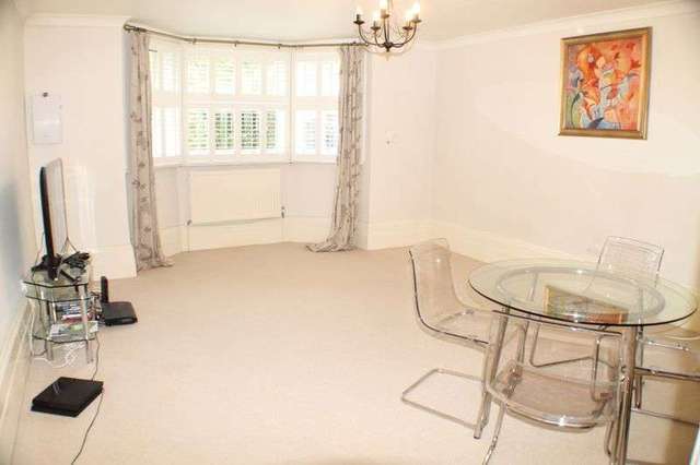  Image of 1 Bedroom Flat for sale at Kew Road  Kew, TW9 3EE