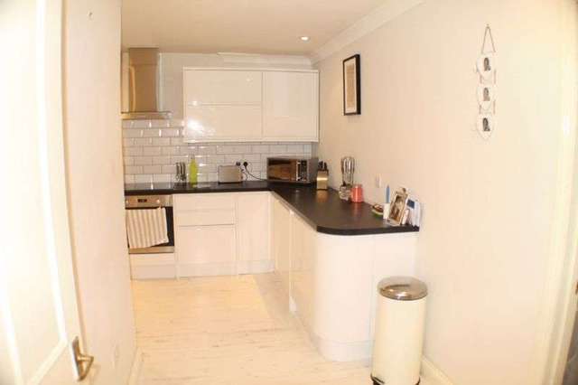  Image of 1 Bedroom Flat for sale at Kew Road  Kew, TW9 3EE