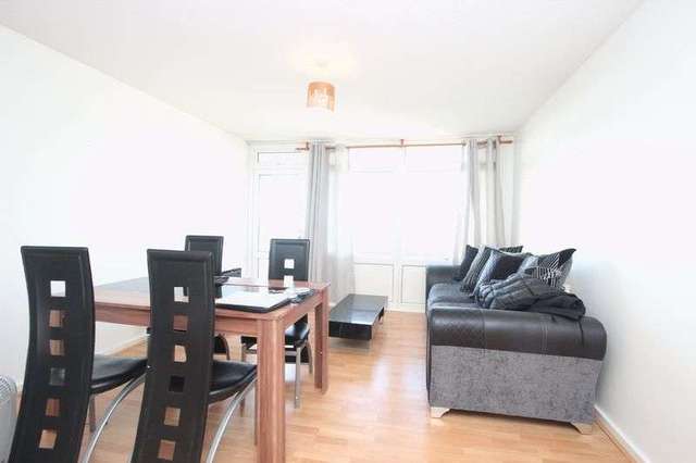  Image of 2 Bedroom Flat to rent at Daubeney Road  London, E5 0EW