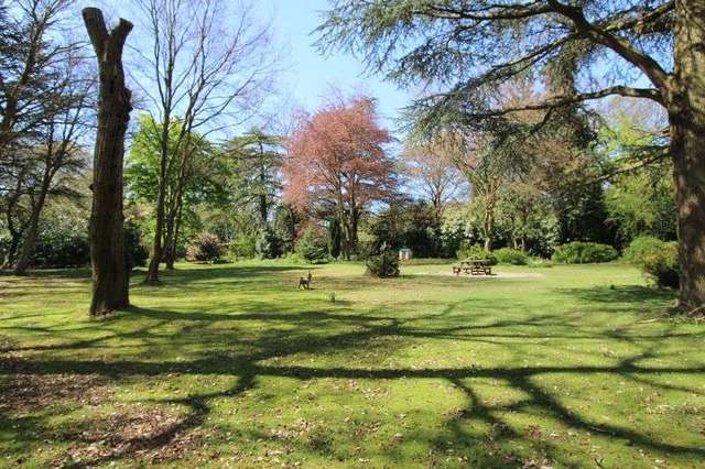  Image of 4 Bedroom Detached for sale at Netley Firs Close  Southampton, SO19 6DX