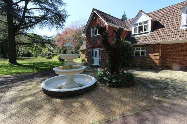  Image of 4 Bedroom Detached for sale at Netley Firs Close  Southampton, SO19 6DX