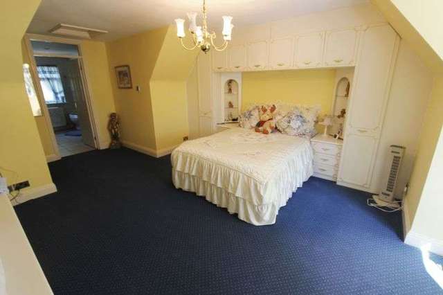  Image of 4 Bedroom Detached for sale at Netley Firs Close  Southampton, SO19 6DX