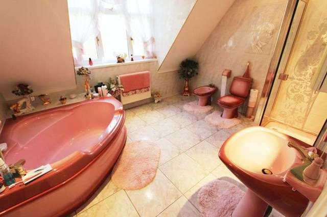  Image of 4 Bedroom Detached for sale at Netley Firs Close  Southampton, SO19 6DX