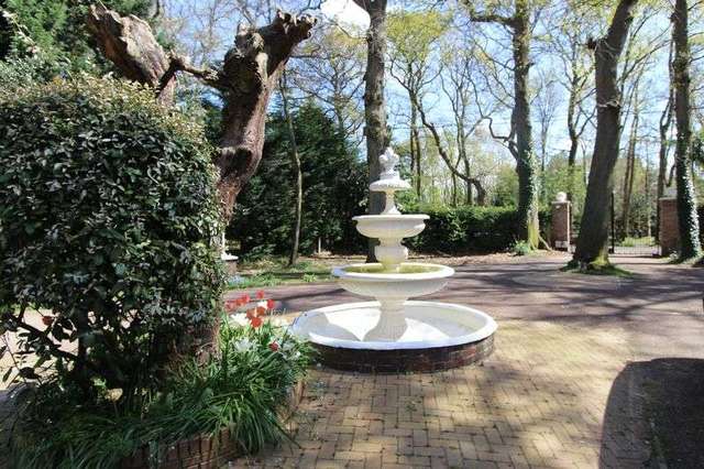  Image of 4 Bedroom Detached for sale at Netley Firs Close  Southampton, SO19 6DX
