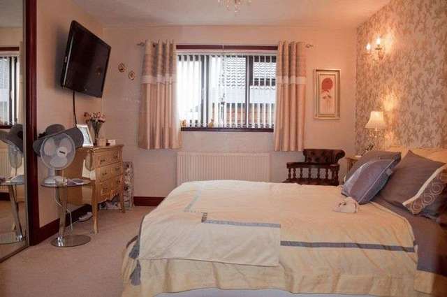  Image of 3 Bedroom Detached for sale at North Green Drive  Airth, FK2 8RA