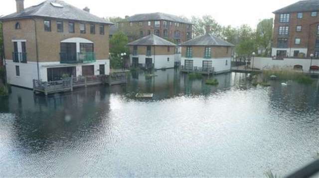  Image of 2 Bedroom Flat to rent at Surrey Quays, SE16 7TS