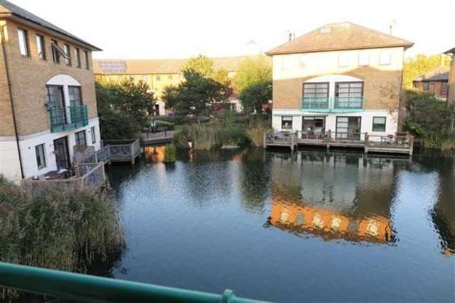  Image of 2 Bedroom Flat to rent at Surrey Quays, SE16 7TS