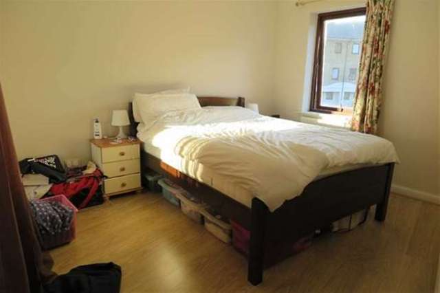  Image of 2 Bedroom Flat to rent at Surrey Quays, SE16 7TS