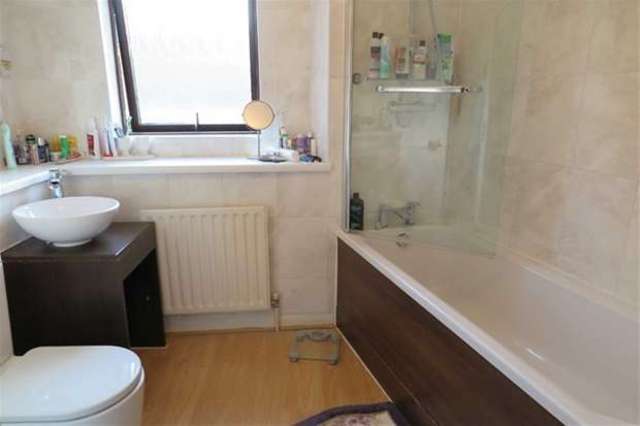  Image of 2 Bedroom Flat to rent at Surrey Quays, SE16 7TS