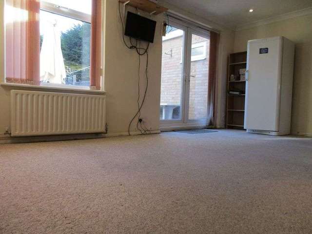  Image of 1 Bedroom Property to rent at Raglan Avenue  Worthing, BN13 2AW
