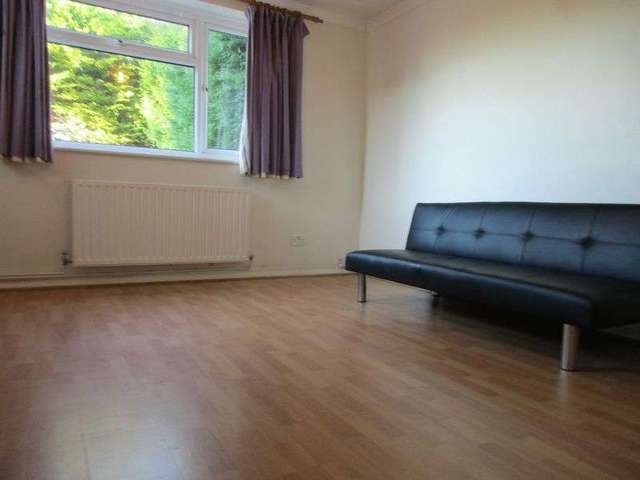  Image of 1 Bedroom Property to rent at Raglan Avenue  Worthing, BN13 2AW
