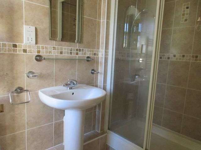  Image of 1 Bedroom Property to rent at Raglan Avenue  Worthing, BN13 2AW