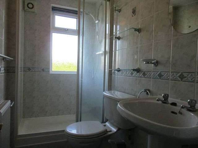  Image of 1 Bedroom Property to rent at Raglan Avenue  Worthing, BN13 2AW