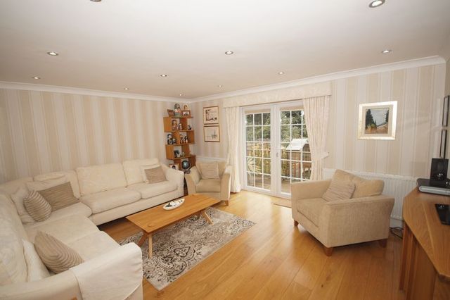  Image of 5 Bedroom Detached for sale at Ridge Way  High Wycombe, HP13 5BE