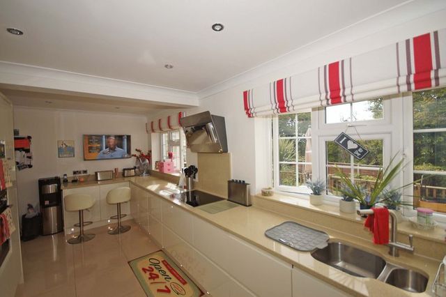  Image of 5 Bedroom Detached for sale at Ridge Way  High Wycombe, HP13 5BE