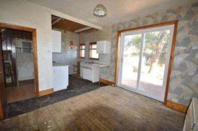  Image of 4 Bedroom Semi-Detached for sale at Southend-On-Sea Essex Southchurch, SS1 2TB