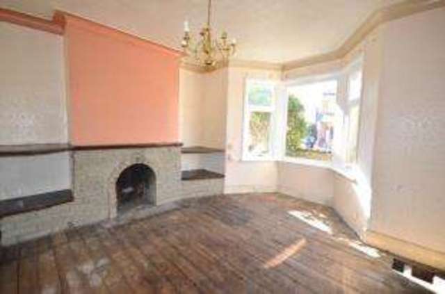  Image of 4 Bedroom Semi-Detached for sale at Southend-On-Sea Essex Southchurch, SS1 2TB
