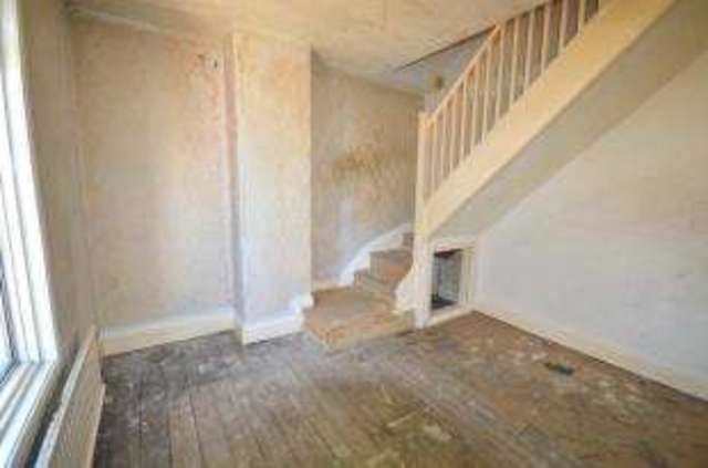  Image of 4 Bedroom Semi-Detached for sale at Southend-On-Sea Essex Southchurch, SS1 2TB
