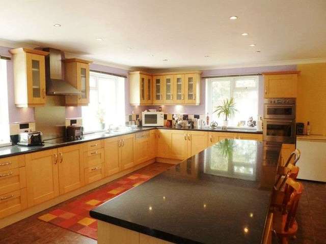  Image of 6 Bedroom Detached for sale at Suggs Lane Broadway Ilminster, TA19 9RJ