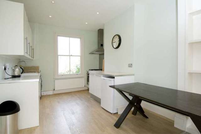  Image of 3 Bedroom Flat to rent at Sulgrave Road  London, W6 7QH