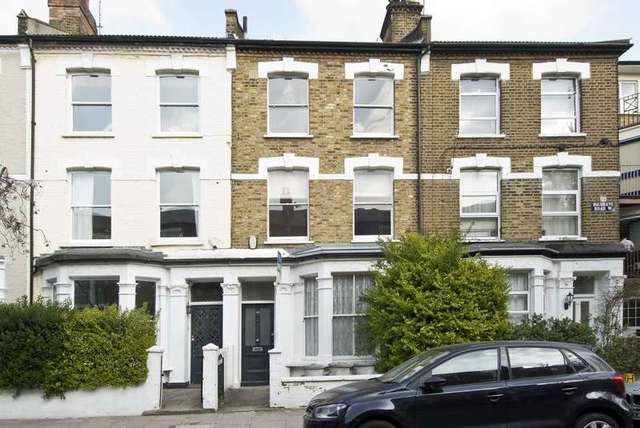  Image of 3 Bedroom Flat to rent at Sulgrave Road  London, W6 7QH