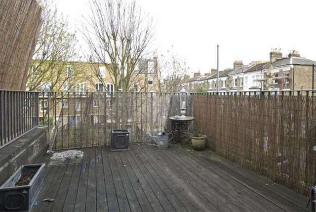  Image of 3 Bedroom Flat to rent at Sulgrave Road  London, W6 7QH