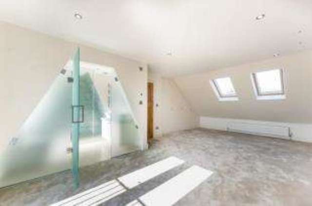  Image of 4 Bedroom Semi-Detached for sale at Surbiton  Tolworth, KT6 5BX